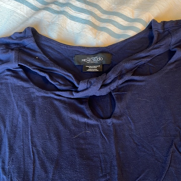 Navy AE top - Picture 2 of 3